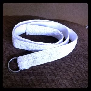 🌷Vintage Women's Size 16 Belt W/crochet Design